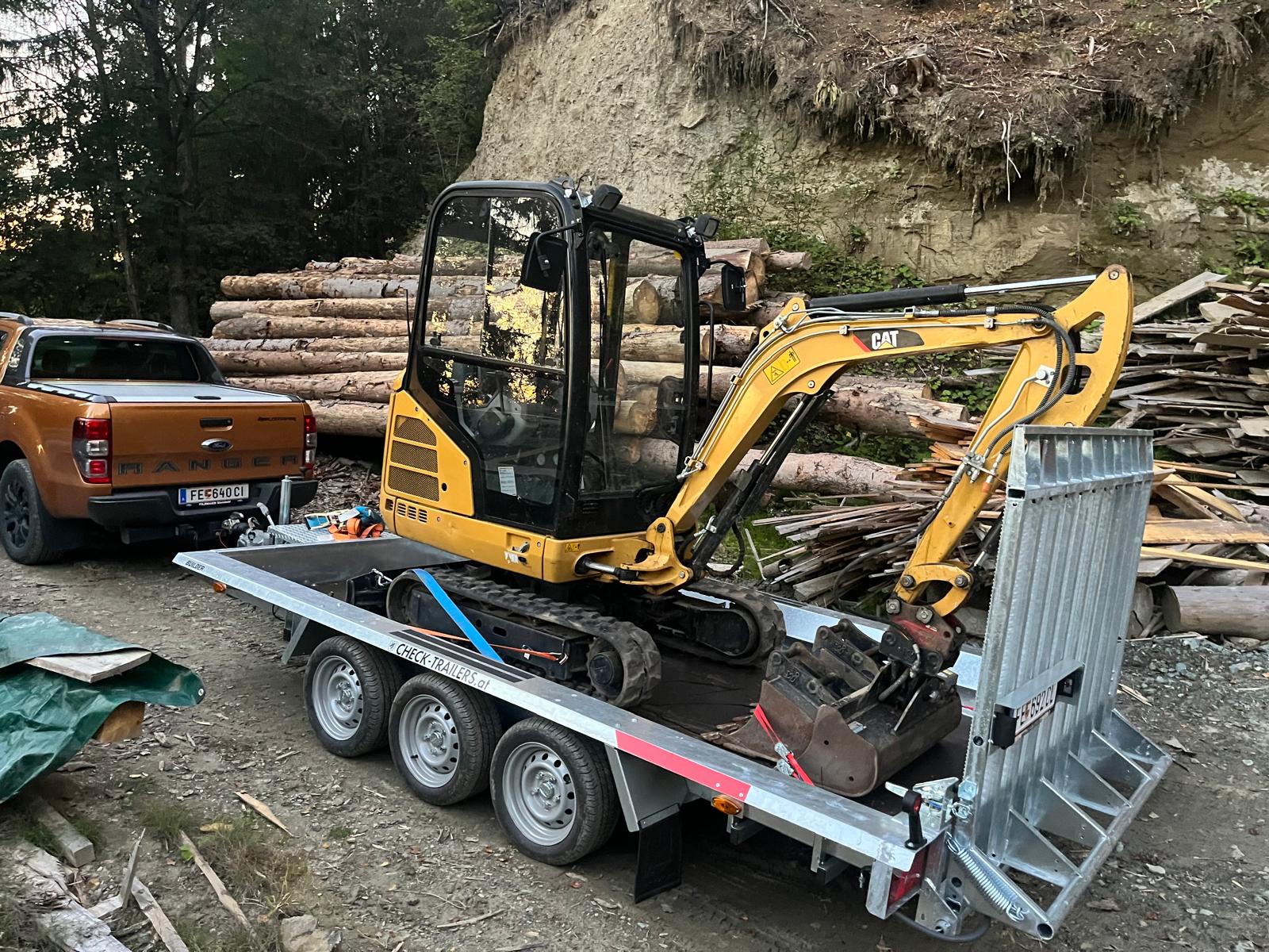 Cat Minibagger 301.7D auf Anhänger – Zustellung zum Einsatzort in Kärnten, HPE-Tech Feldkirchen